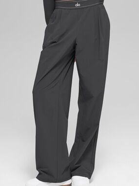 M-L ALO Yoga Men's Wide-Leg Performance Chinos - Black